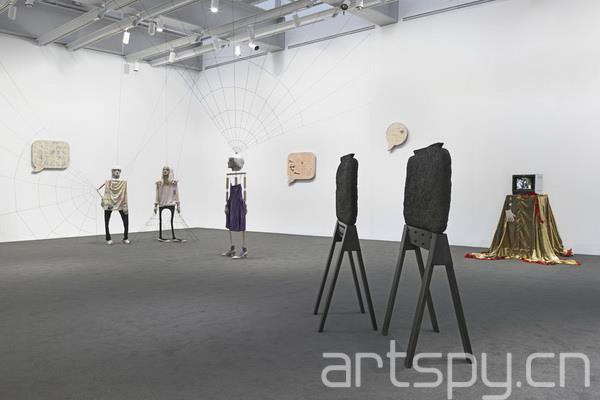 群展“鏡像細胞”日前在紐約惠特尼美國藝術(shù)博物館(圖5)